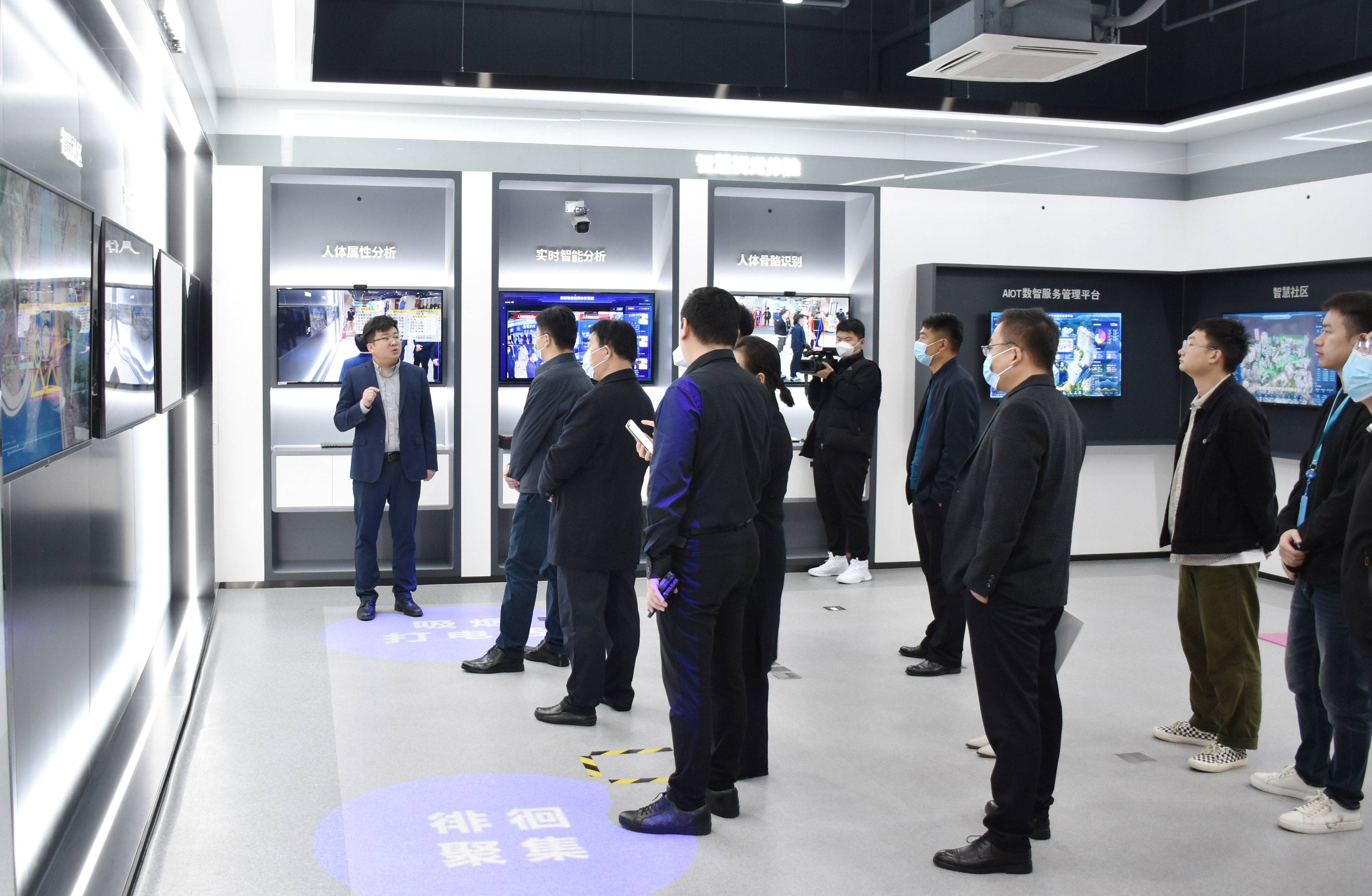 Liu Guocheng, Deputy Secretary of the Daiyue District Committee and District Mayor of Tai'an City, and his delegation conducted an investigation and research on Minivision Technology