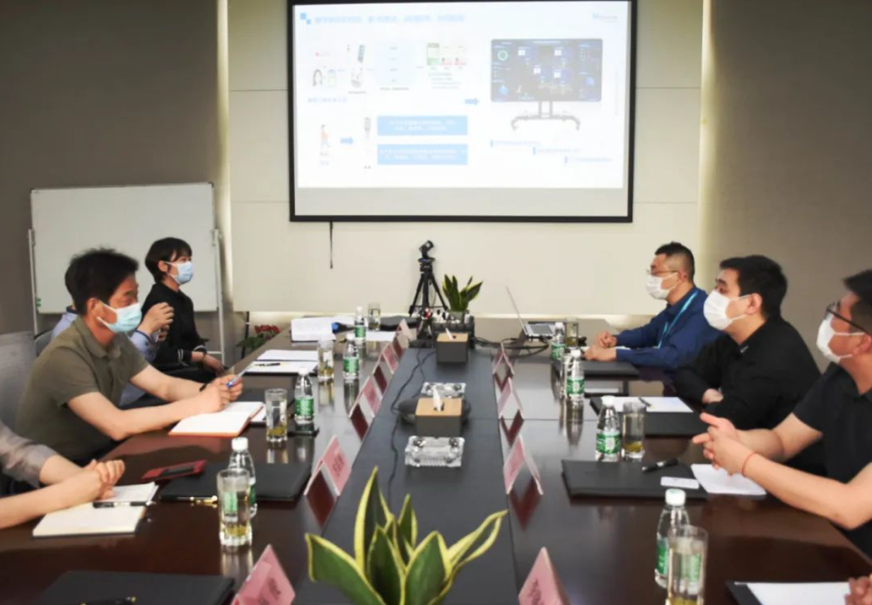 Wang Aijun, Deputy District Mayor of Jiangning District and Secretary of the Party Working Committee of Jiangning High tech Zone, and a delegation visited and investigated the situation of Minivision epidemic prevention and control, as well as production and operation